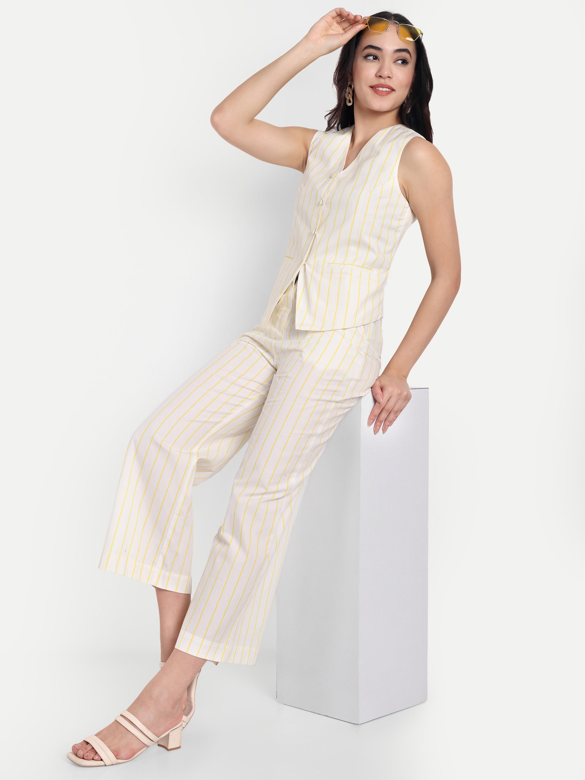 FairLeaf Women's V-Neck Sleeveless Waist Top – |100% Pure Cotton|Lightweight Relaxed Fit with Abstract Paisley Print – Stylish Casual Summer Western Wear for Women